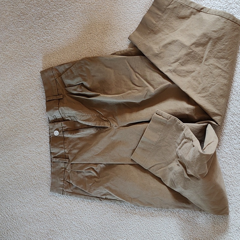Banana Republic pleated cropped authentic chinos size 12 tall.